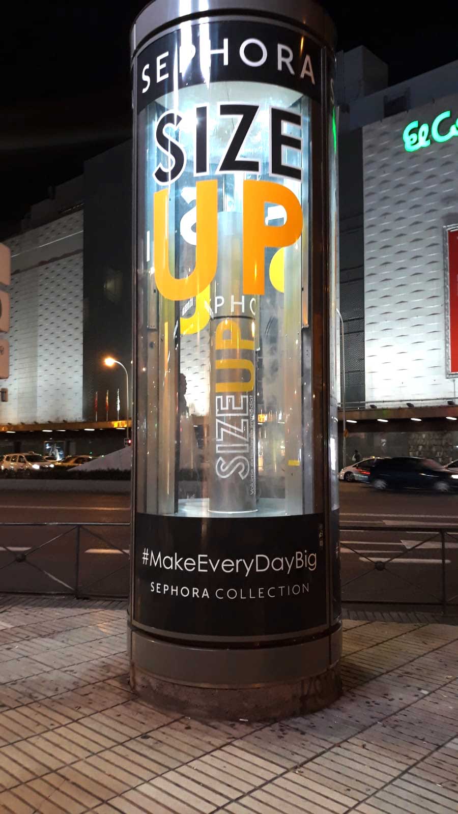 Mupi en mobiliario urbano para Sephora