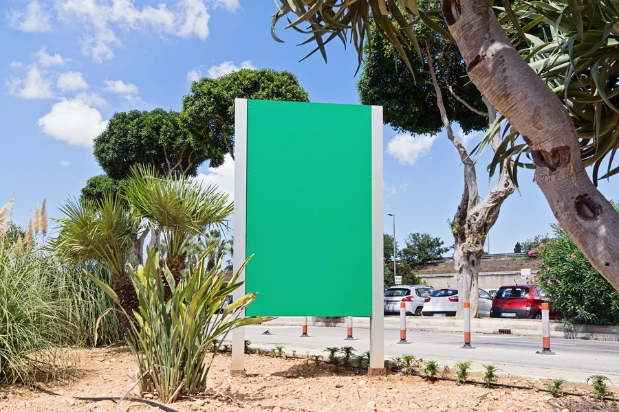 Errores frecuentes en el material para carteles exteriores | Arias Comunicación